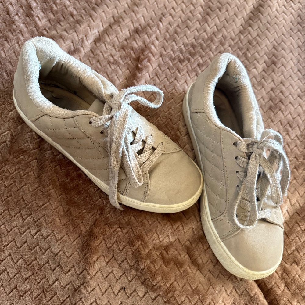 Soda Tennis Shoes